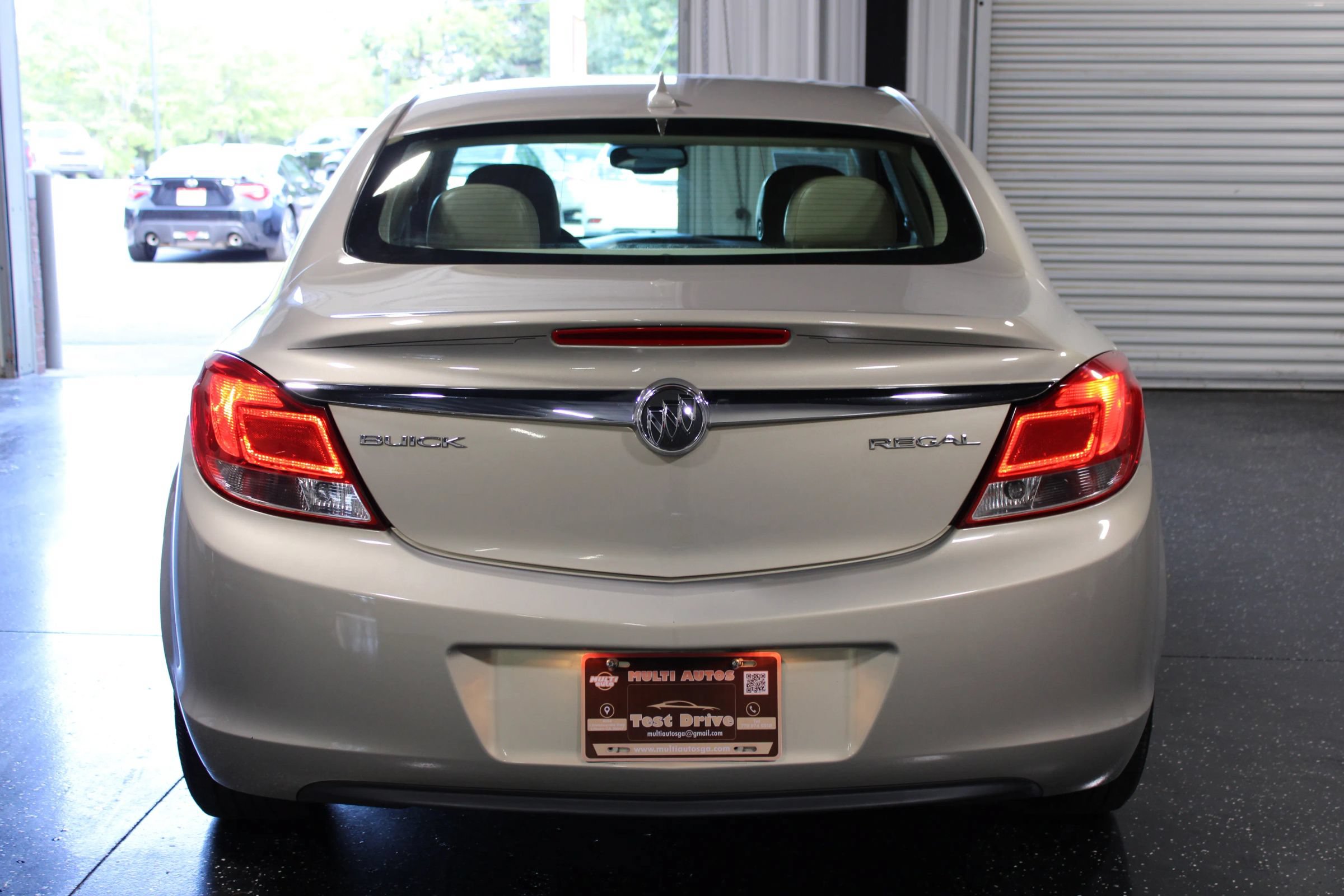 Used 2012 Buick Regal Leather FWD image 4