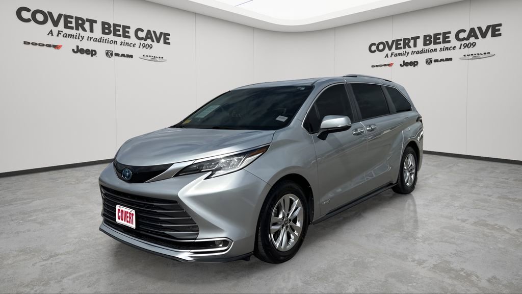 Used 2021 Toyota Sienna Limited image 3