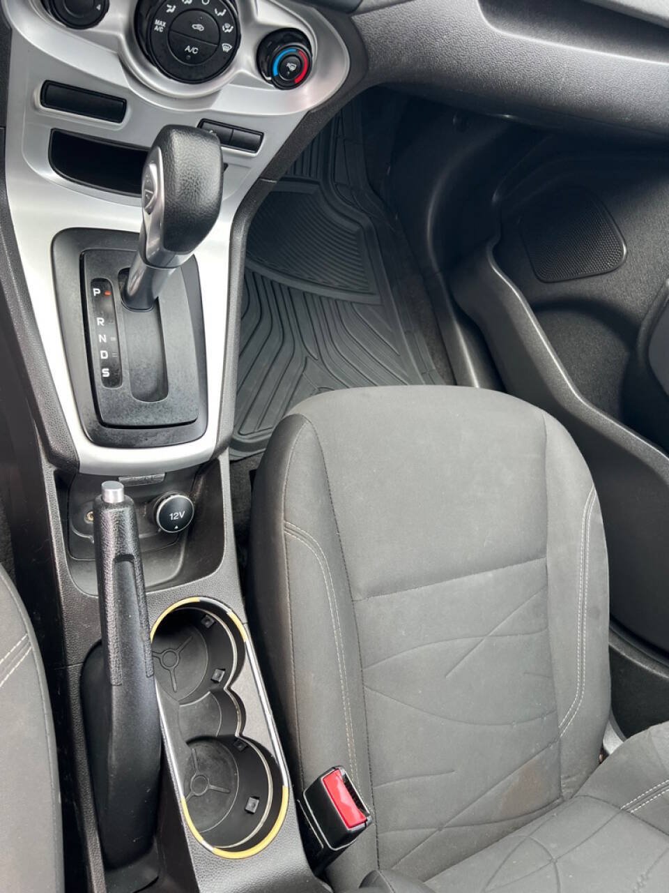Used 2014 Ford Fiesta SE FWD image 28
