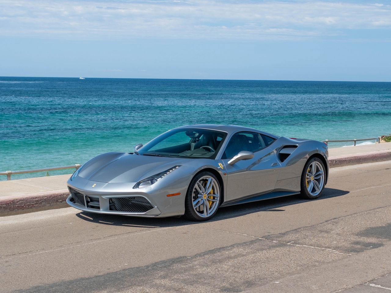 Used 2018 Ferrari 488 GTB image 1