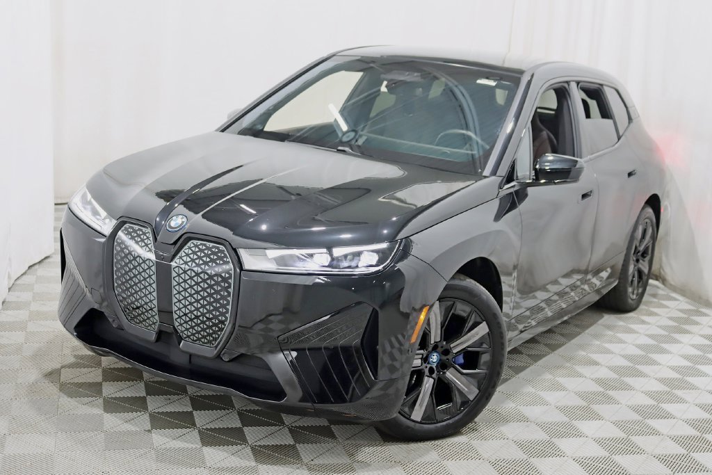 Used 2024 BMW iX xDrive50 w/ Sport Package AWD/4WD image 5