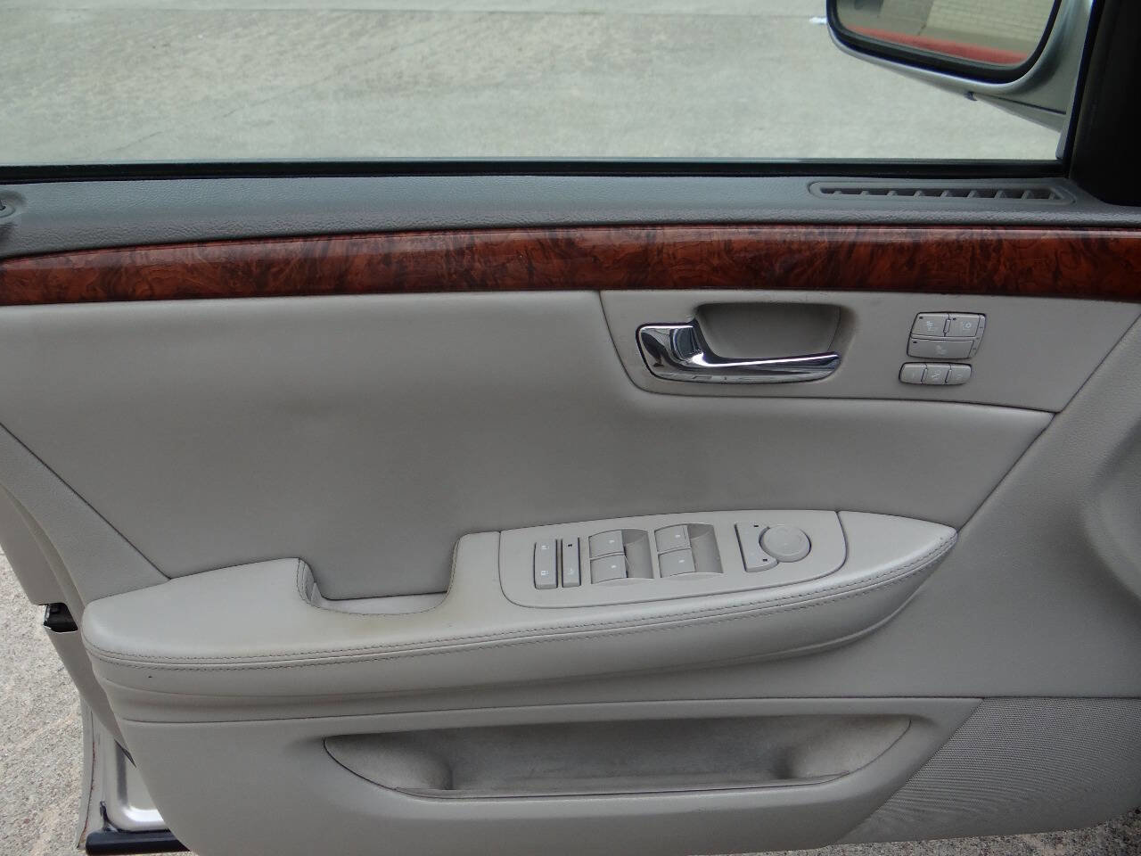 Used 2007 Cadillac DTS Luxury I w/ Sun And Sound Package FWD image 15