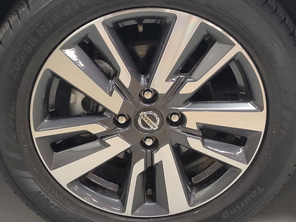 Used 2021 Nissan Versa SV FWD image 31