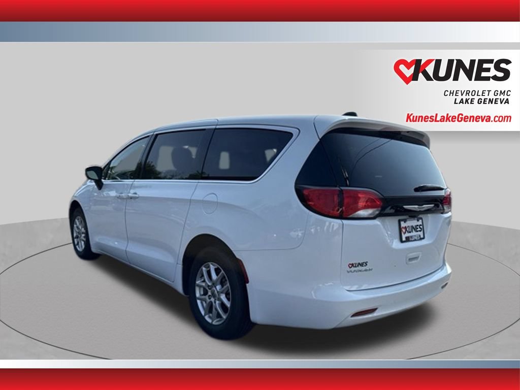 Used 2023 Chrysler Voyager LX FWD image 8