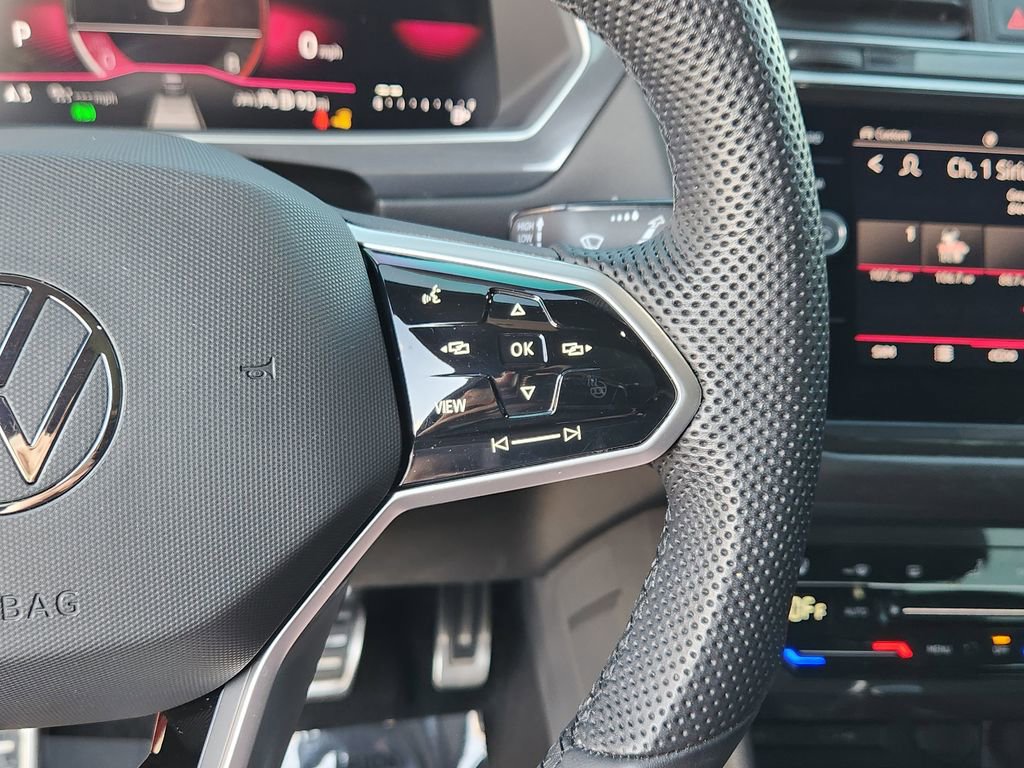 Used 2024 Volkswagen Tiguan SE R-Line image 27