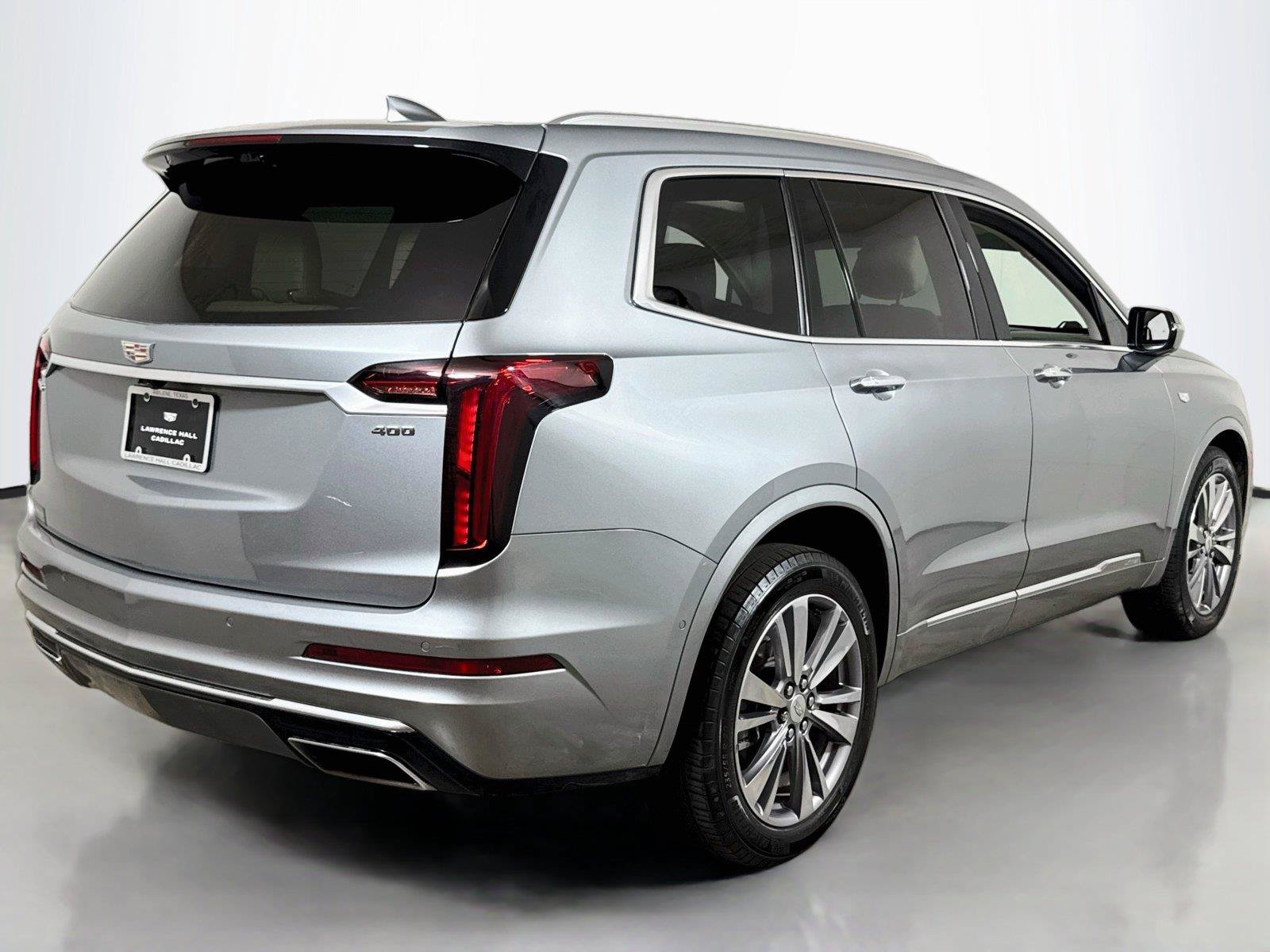 Used 2024 Cadillac XT6 Premium Luxury w/ Technology Package FWD image 4