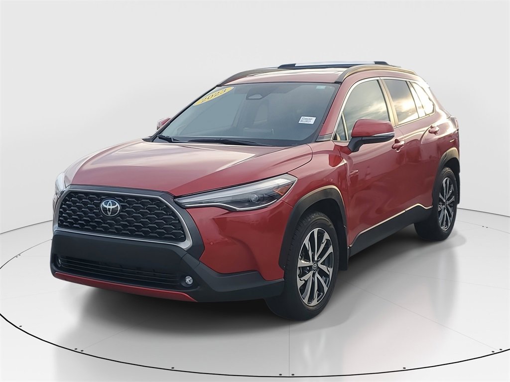 Used 2023 Toyota Corolla Cross XLE image 3