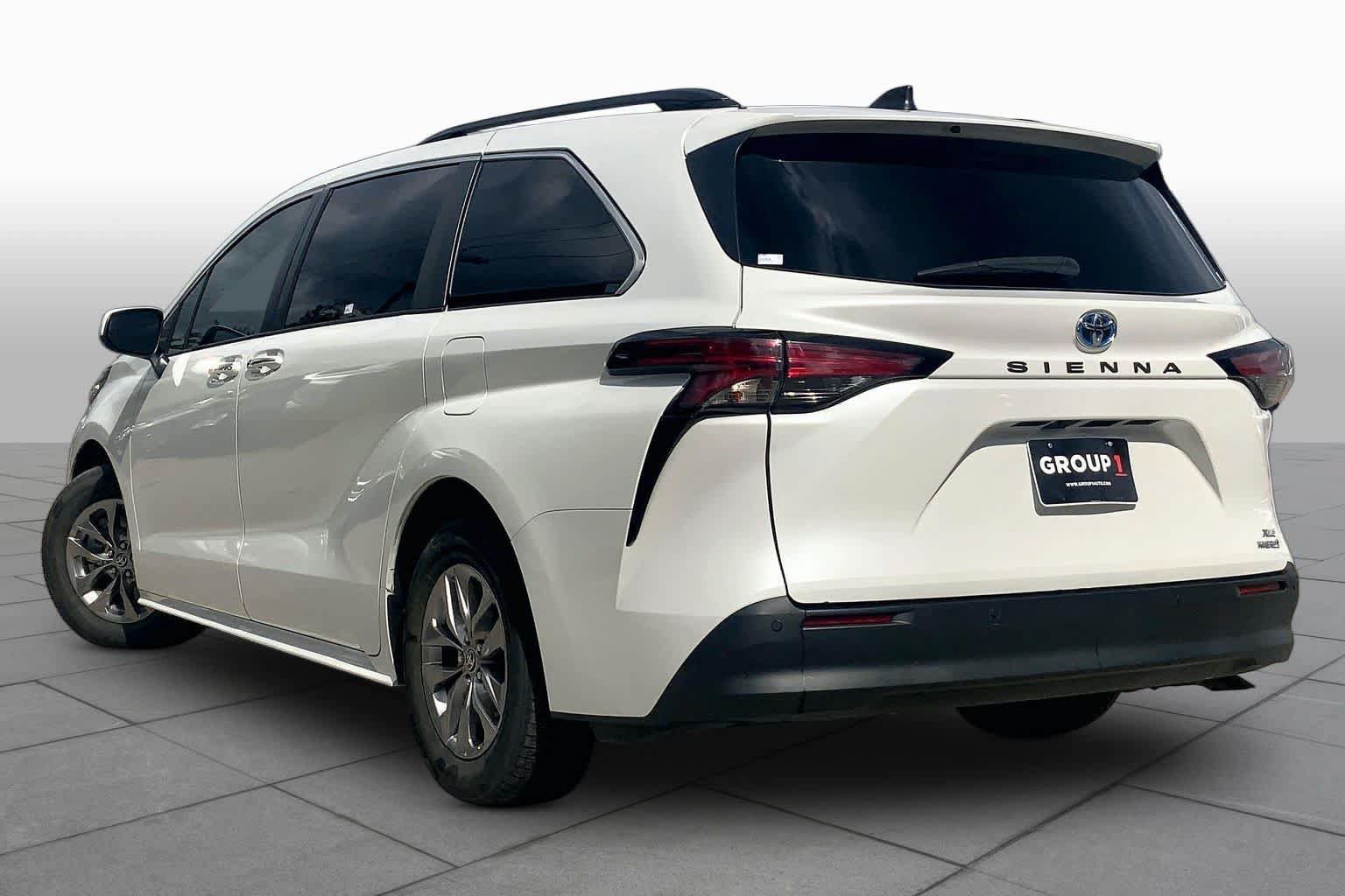 Used 2022 Toyota Sienna XLE FWD image 12