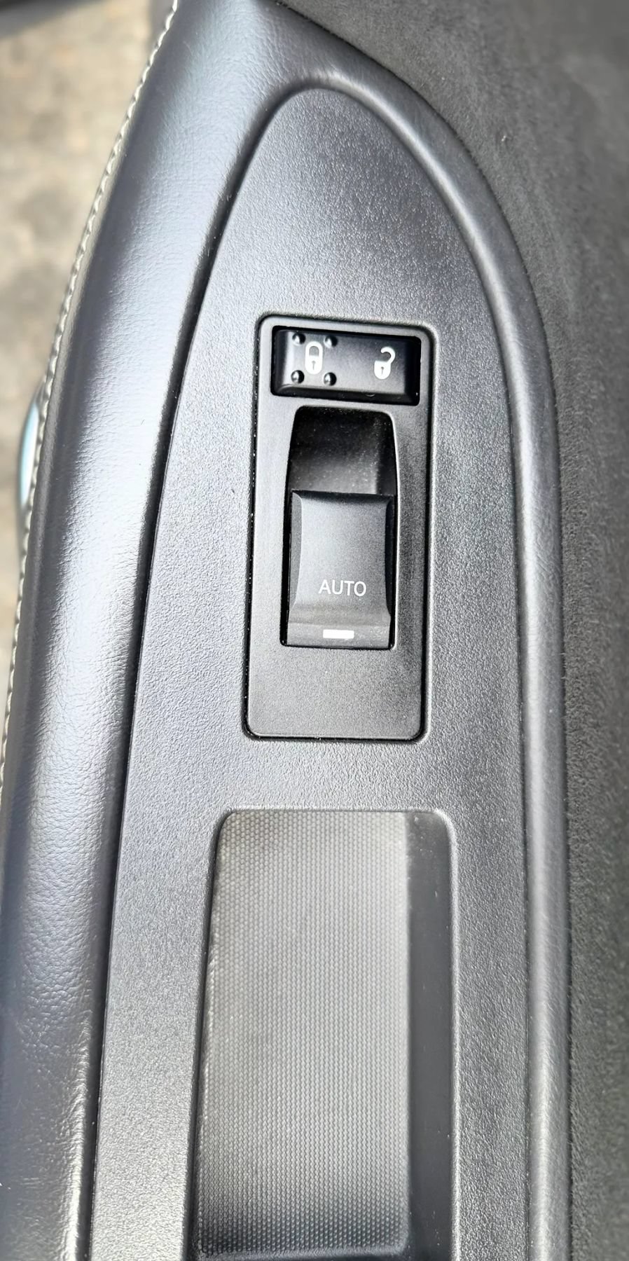 Used 2010 Dodge Challenger SRT8 w/ SRT Option Group II RWD image 28