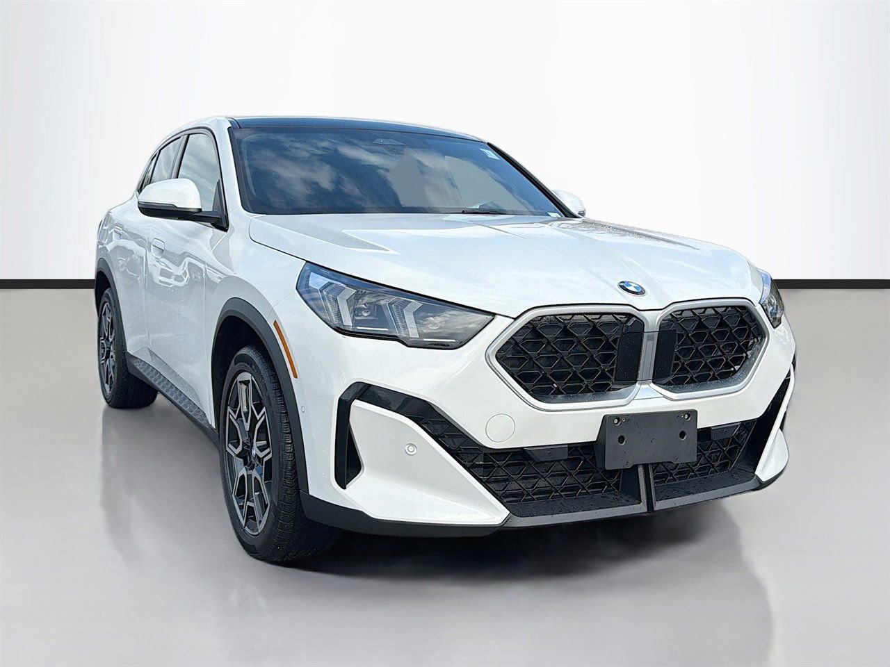Certified 2025 BMW X2 xDrive28i w/ Convenience Package image 2