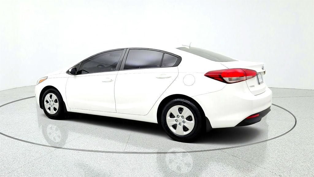 Used 2017 Kia Forte LX FWD image 7