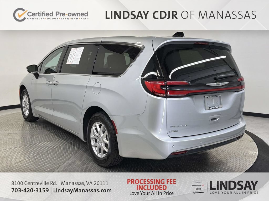 Used 2024 Chrysler Pacifica Touring-L FWD image 7