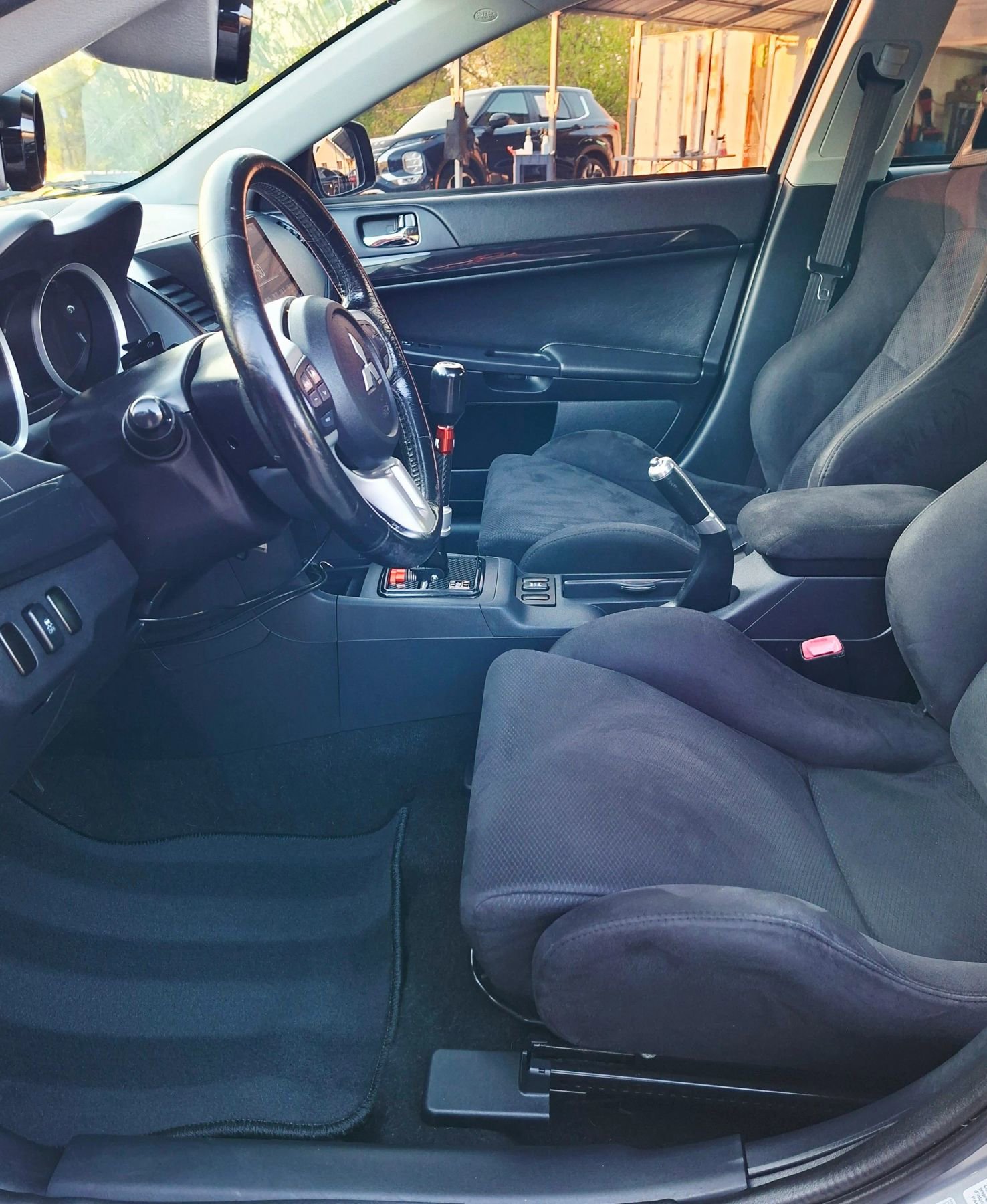 Used 2013 Mitsubishi Lancer Evolution GSR image 9