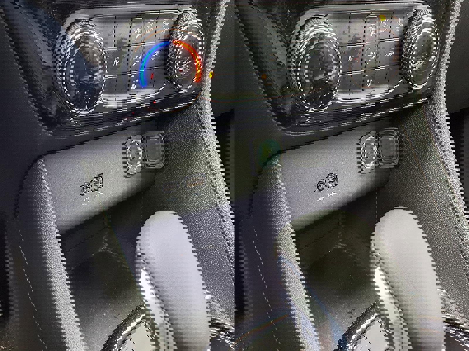 Used 2024 Buick Encore GX Sport Touring image 12