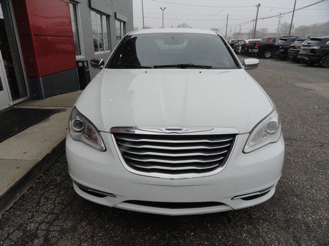 Used 2013 Chrysler 200 Limited image 7