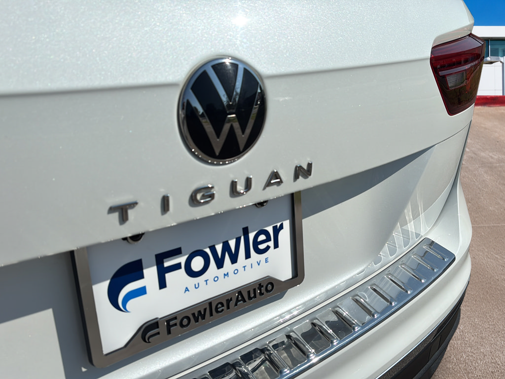 Certified 2023 Volkswagen Tiguan SE FWD image 32