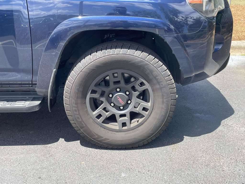 Used 2021 Toyota 4Runner Venture w/ Moonroof Package AWD/4WD image 10