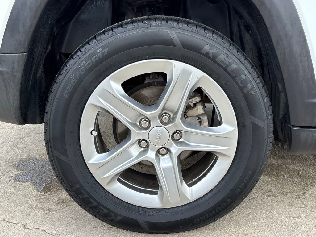 Used 2023 Jeep Compass Latitude image 27