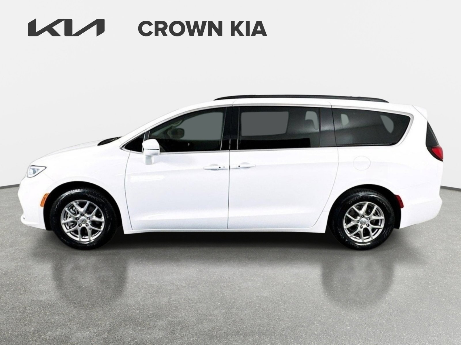 Used 2021 Chrysler Pacifica Touring FWD image 9