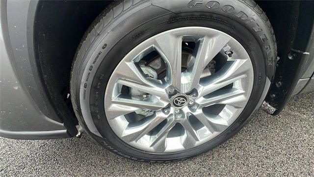 Certified 2025 Toyota Highlander Limited image 39