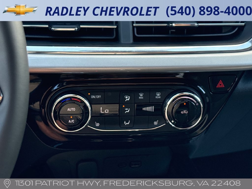Used 2025 Chevrolet Trax LT w/ LT Convenience Package FWD image 11