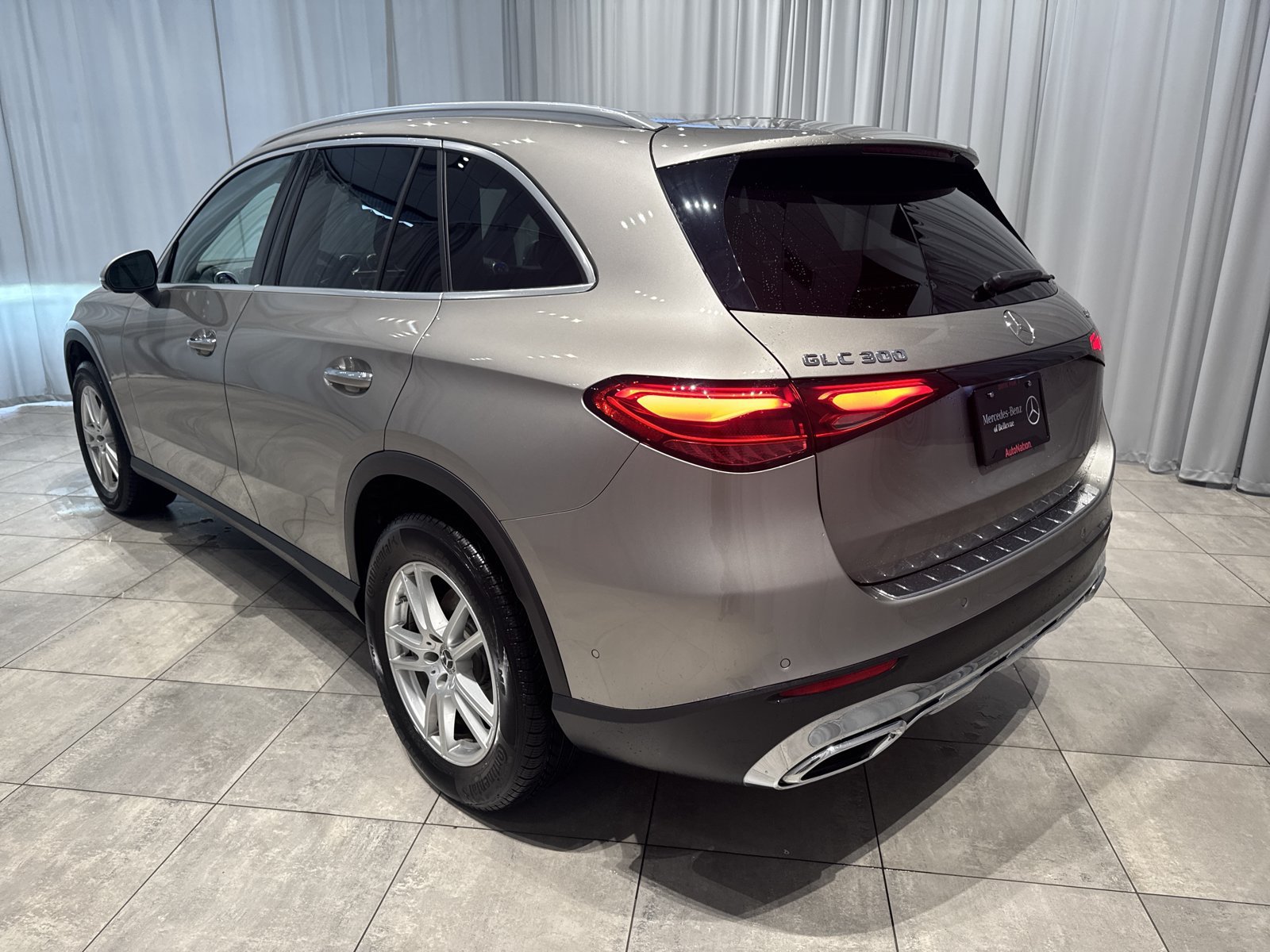 Used 2023 Mercedes-Benz GLC 300 4MATIC image 7