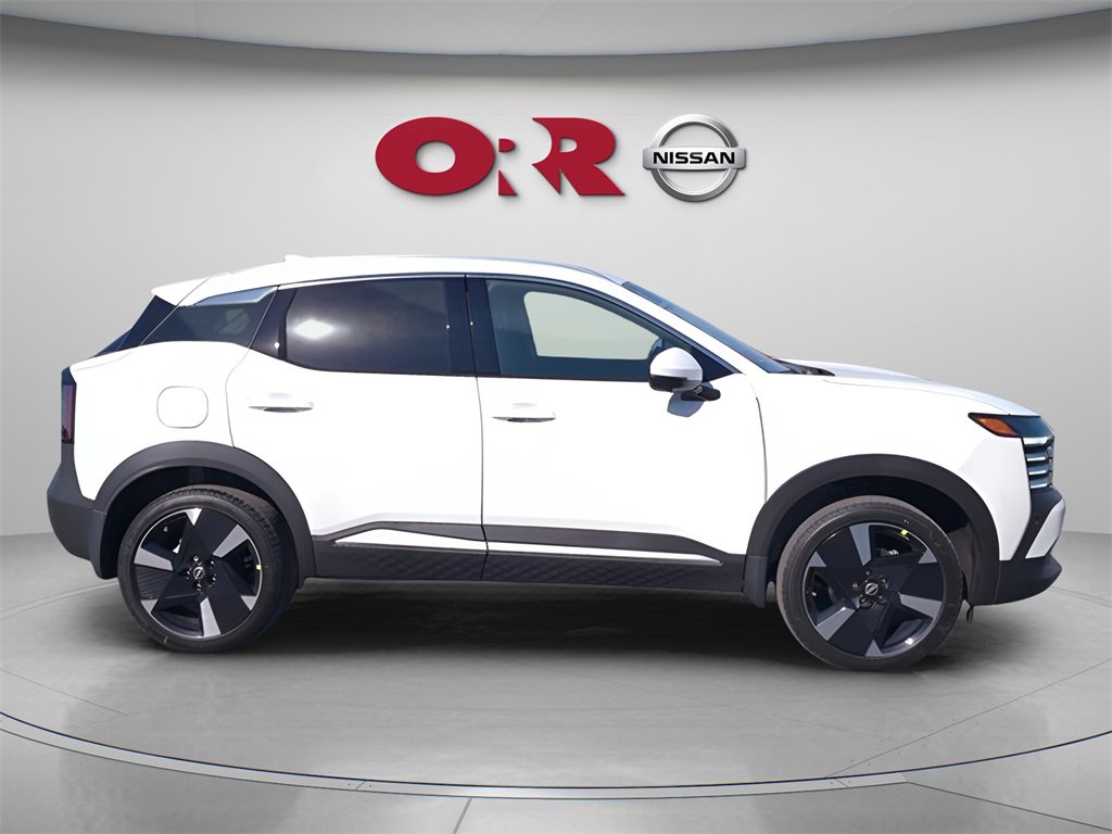 Used 2025 Nissan Kicks SR image 2