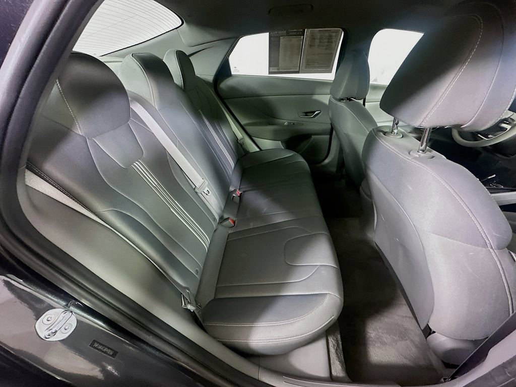 Used 2023 Hyundai Elantra SEL w/ Cargo Package image 11