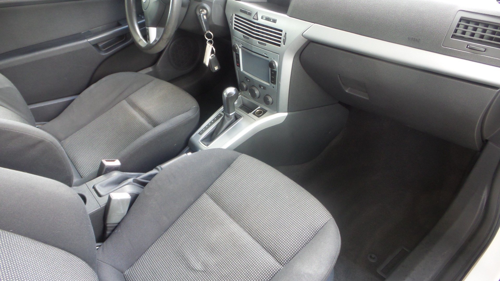 Used 2008 Saturn Astra XR FWD image 4