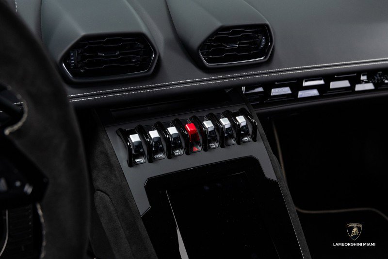 Used 2024 Lamborghini Huracan Sterrato image 38