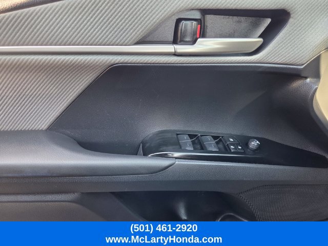 Used 2025 Toyota Camry SE FWD image 33