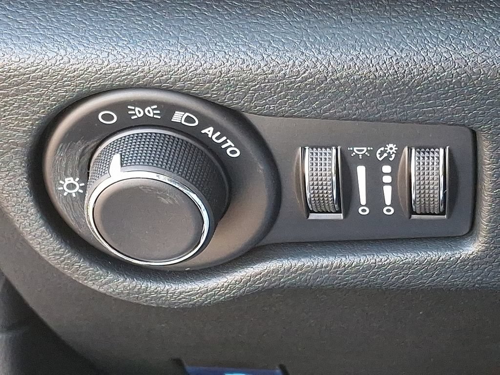 New 2026 Chrysler Voyager LX FWD image 18