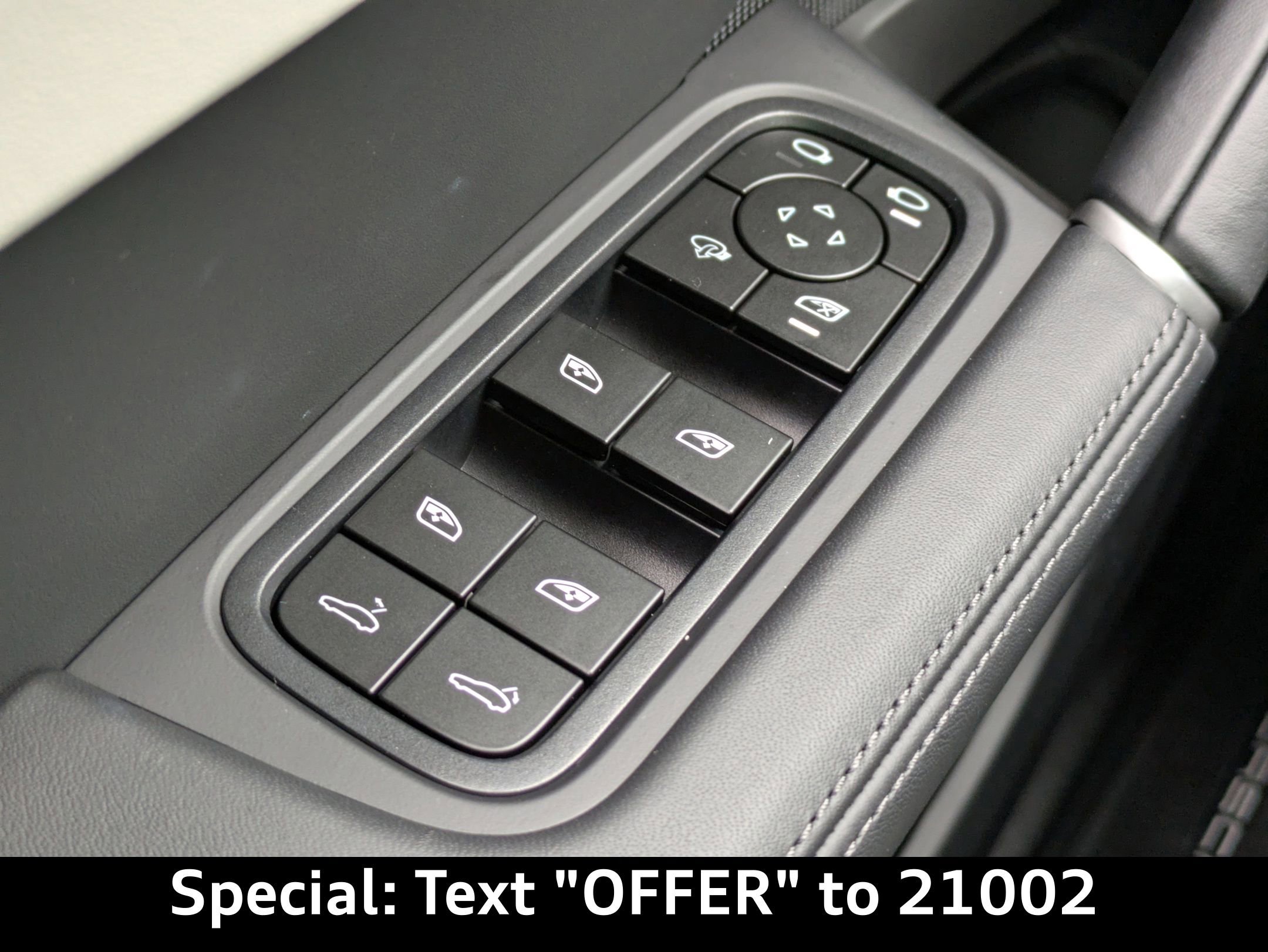 Used 2025 Porsche Cayenne image 27