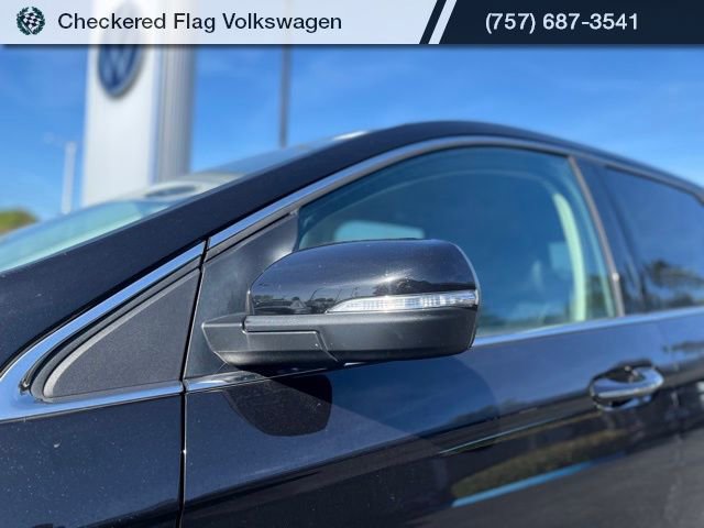 Used 2024 Ford Edge Titanium image 2