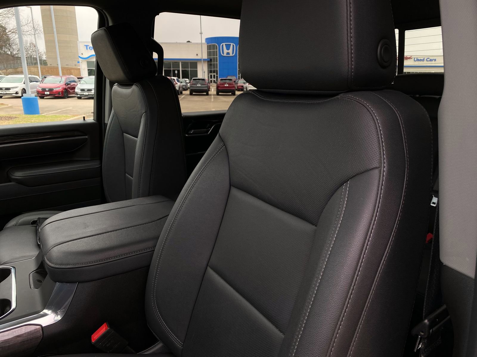 Used 2025 Chevrolet Silverado 2500 LTZ w/ LTZ Premium Package image 17