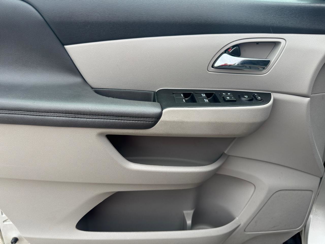 Used 2015 Honda Odyssey EX image 24
