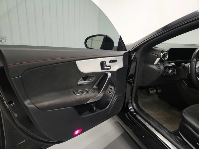 Used 2023 Mercedes-Benz CLA 250 image 21