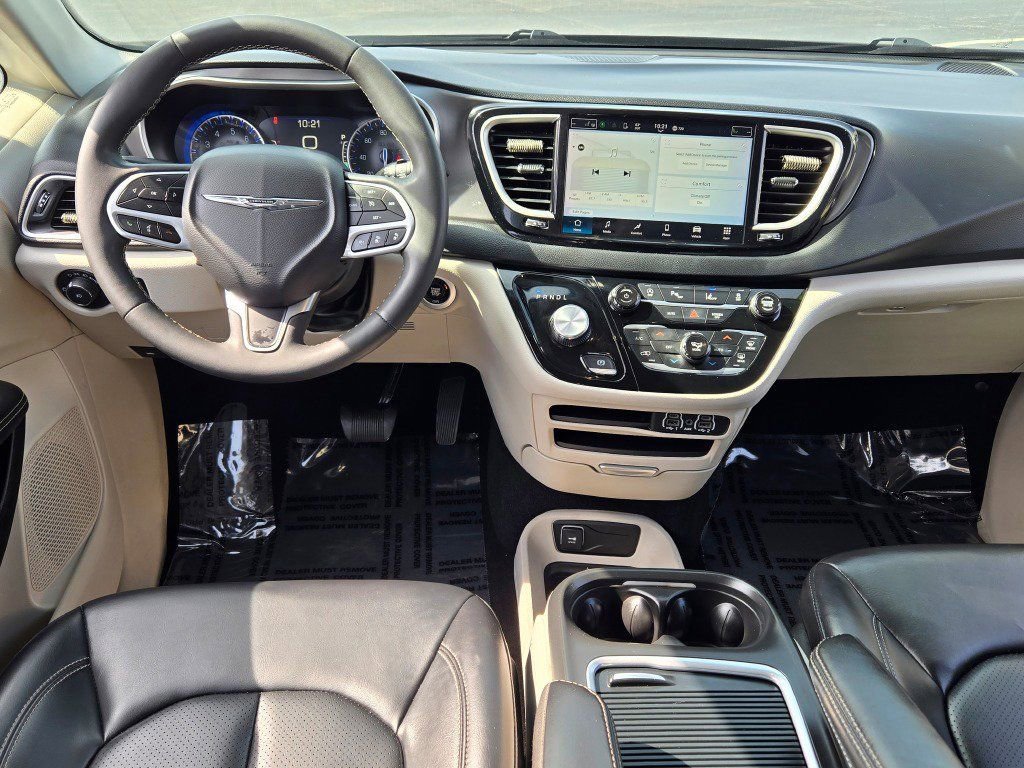 Used 2023 Chrysler Pacifica Touring-L FWD image 21