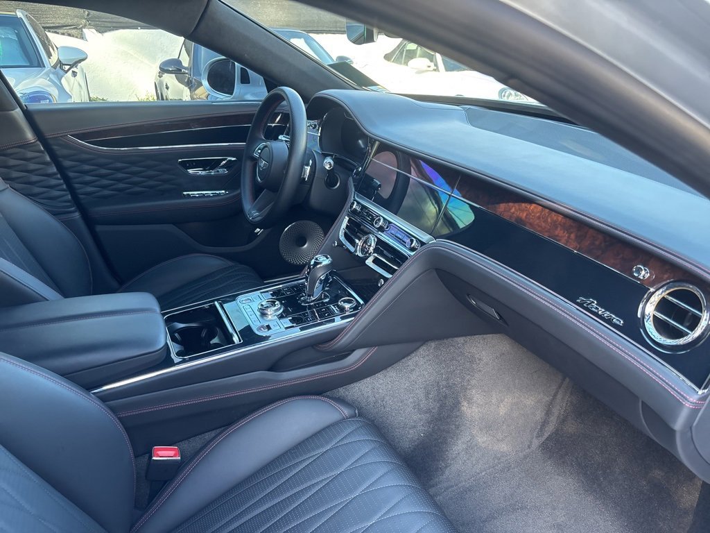 Used 2023 Bentley Flying Spur Azure image 7