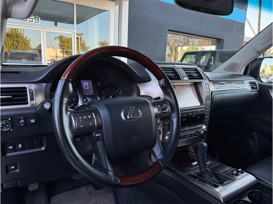 Used 2014 Lexus GX 460 w/ Premium Package image 24