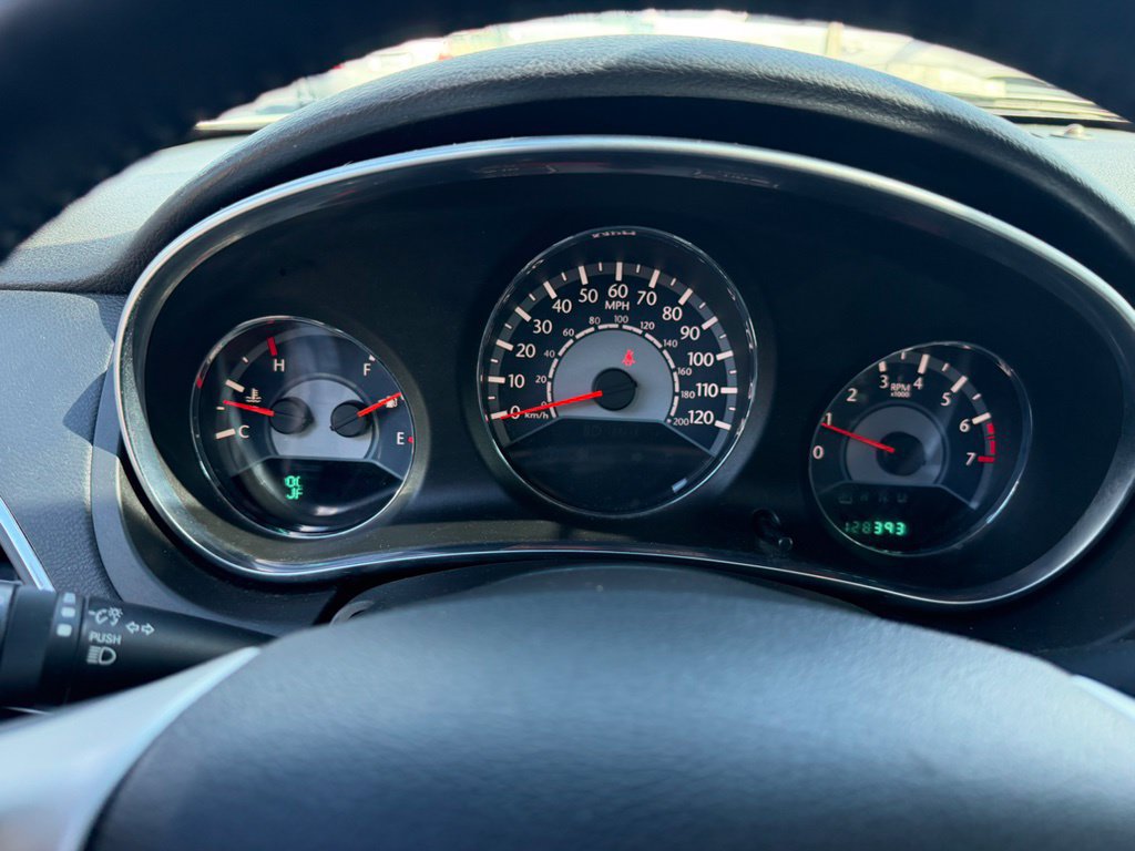 Used 2013 Chrysler 200 Touring FWD image 17