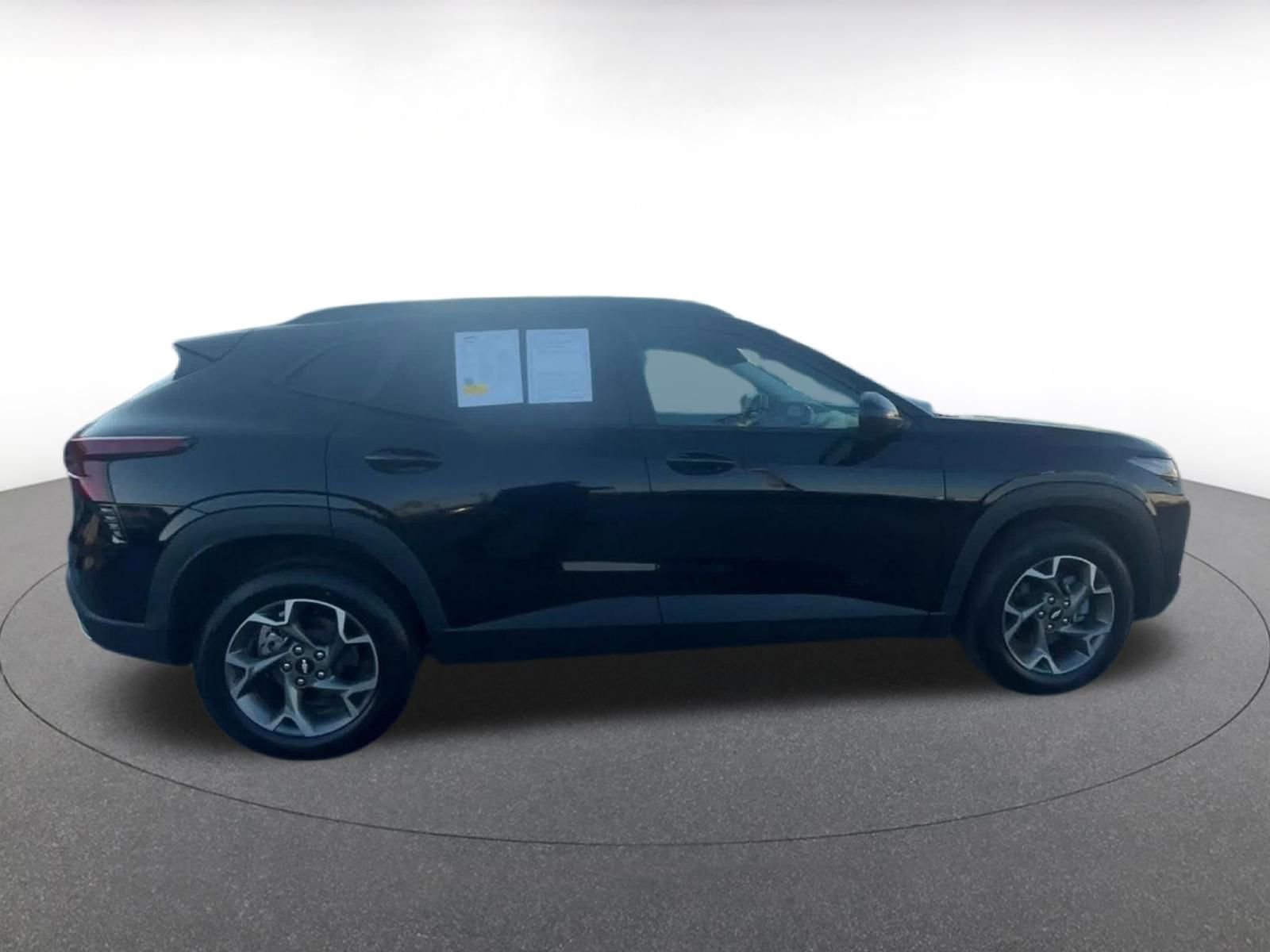 Used 2025 Chevrolet Trax LT FWD image 16