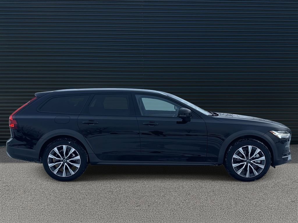 Certified 2024 Volvo V90 B6 Cross Country Plus image 4