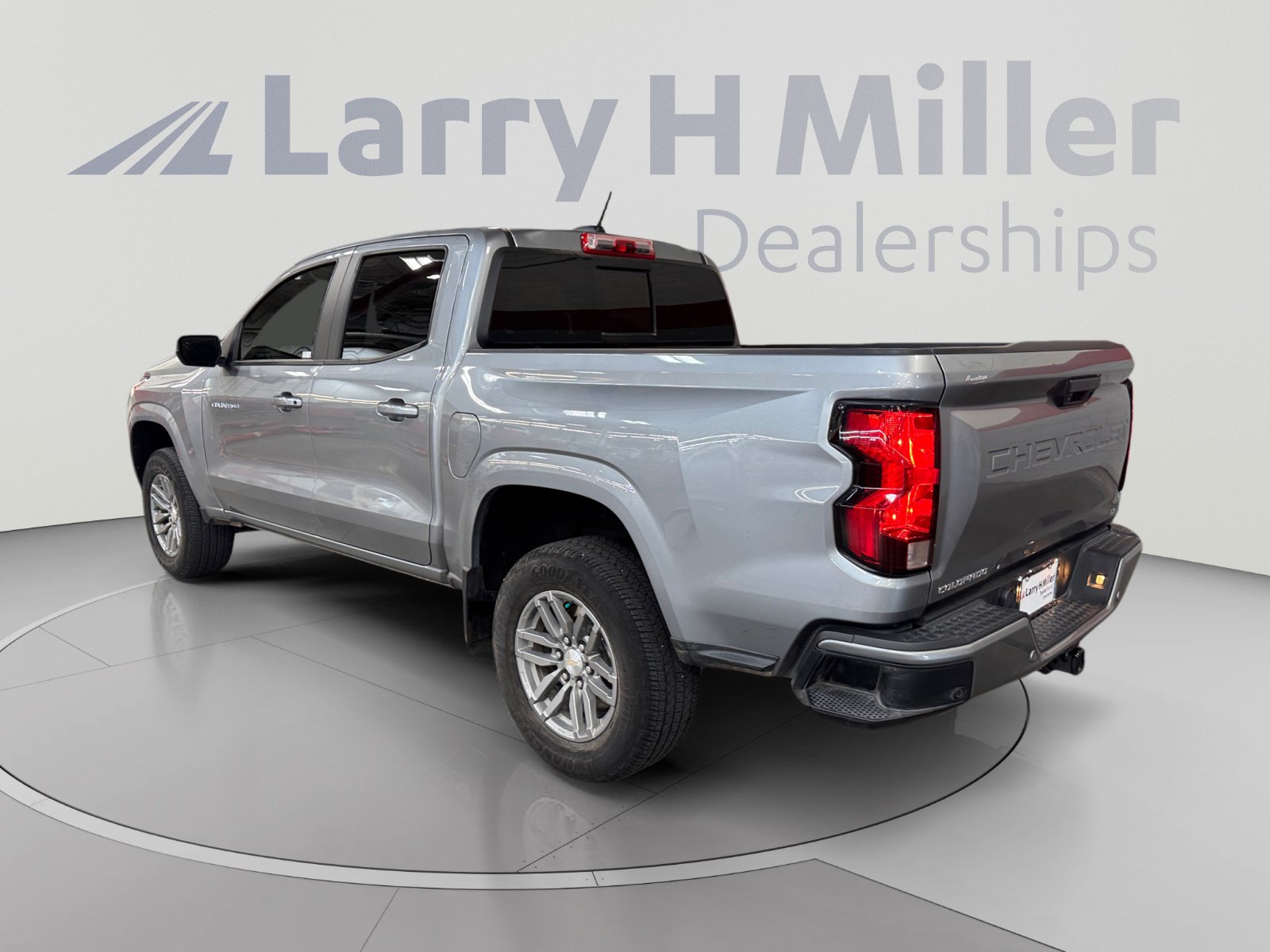 Used 2024 Chevrolet Colorado LT w/ LT Convenience Package II RWD image 3