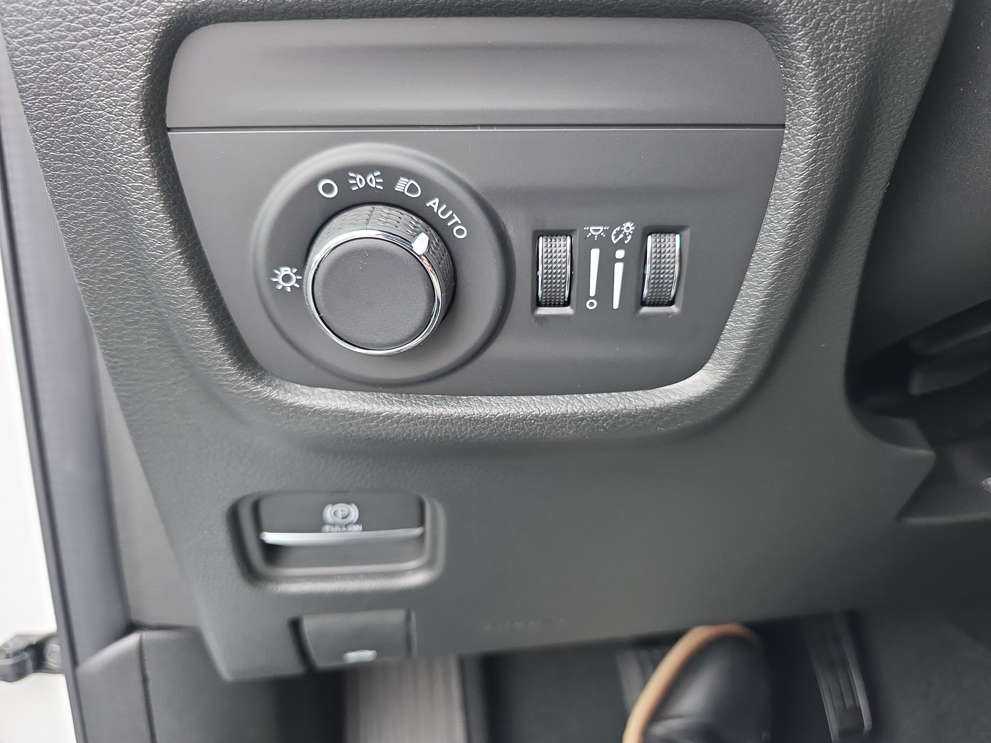 New 2025 Jeep Grand Cherokee Altitude image 13