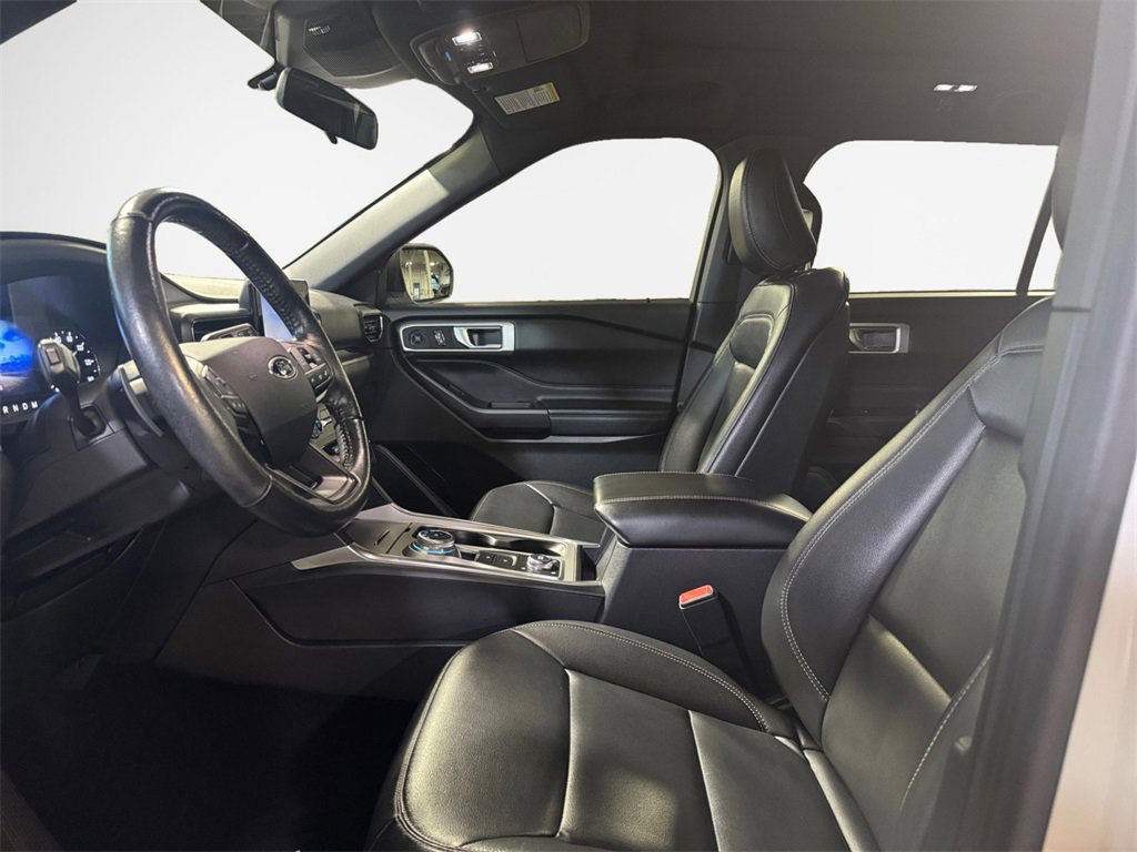 Used 2020 Ford Explorer XLT w/ Equipment Group 202A image 12