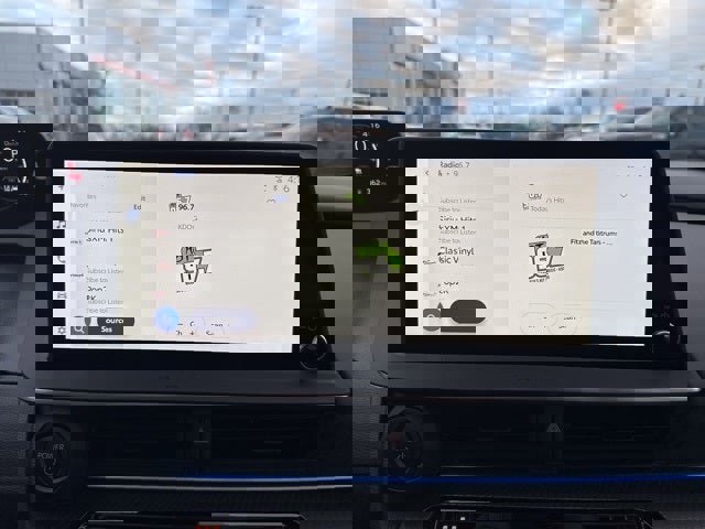 Used 2025 Toyota Prius XLE image 27