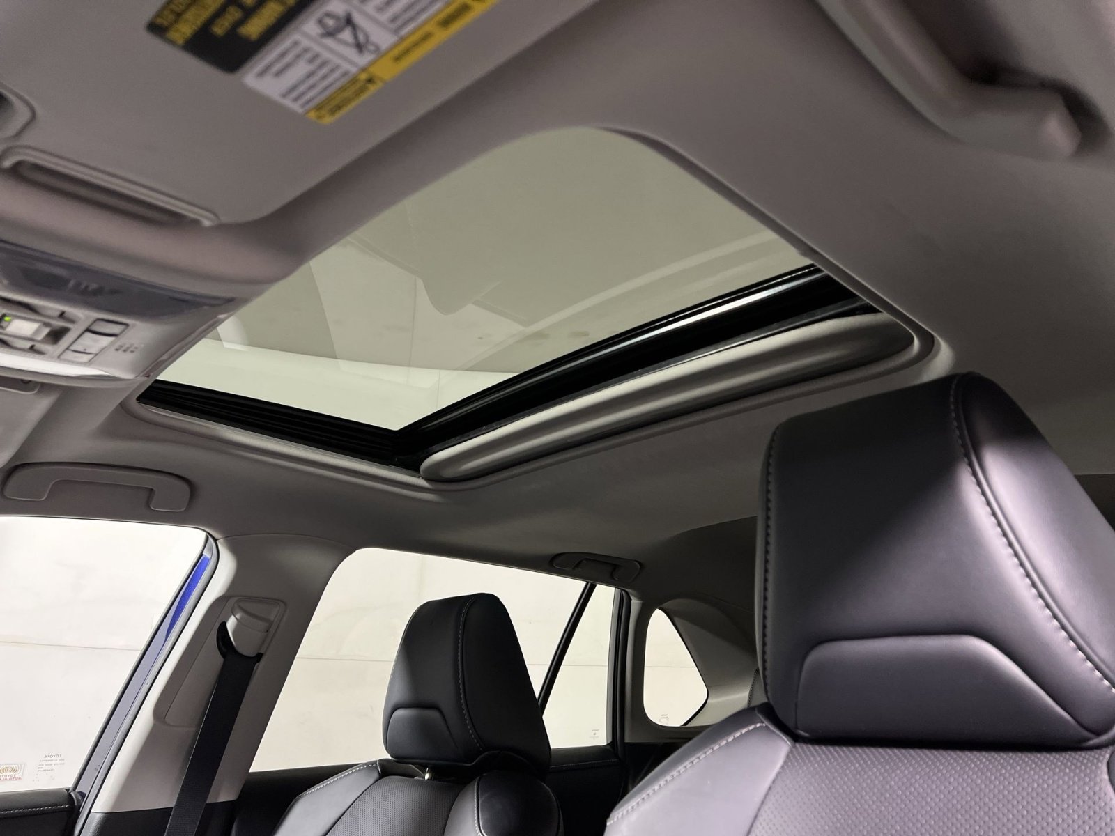 Used 2021 Toyota RAV4 Limited image 22