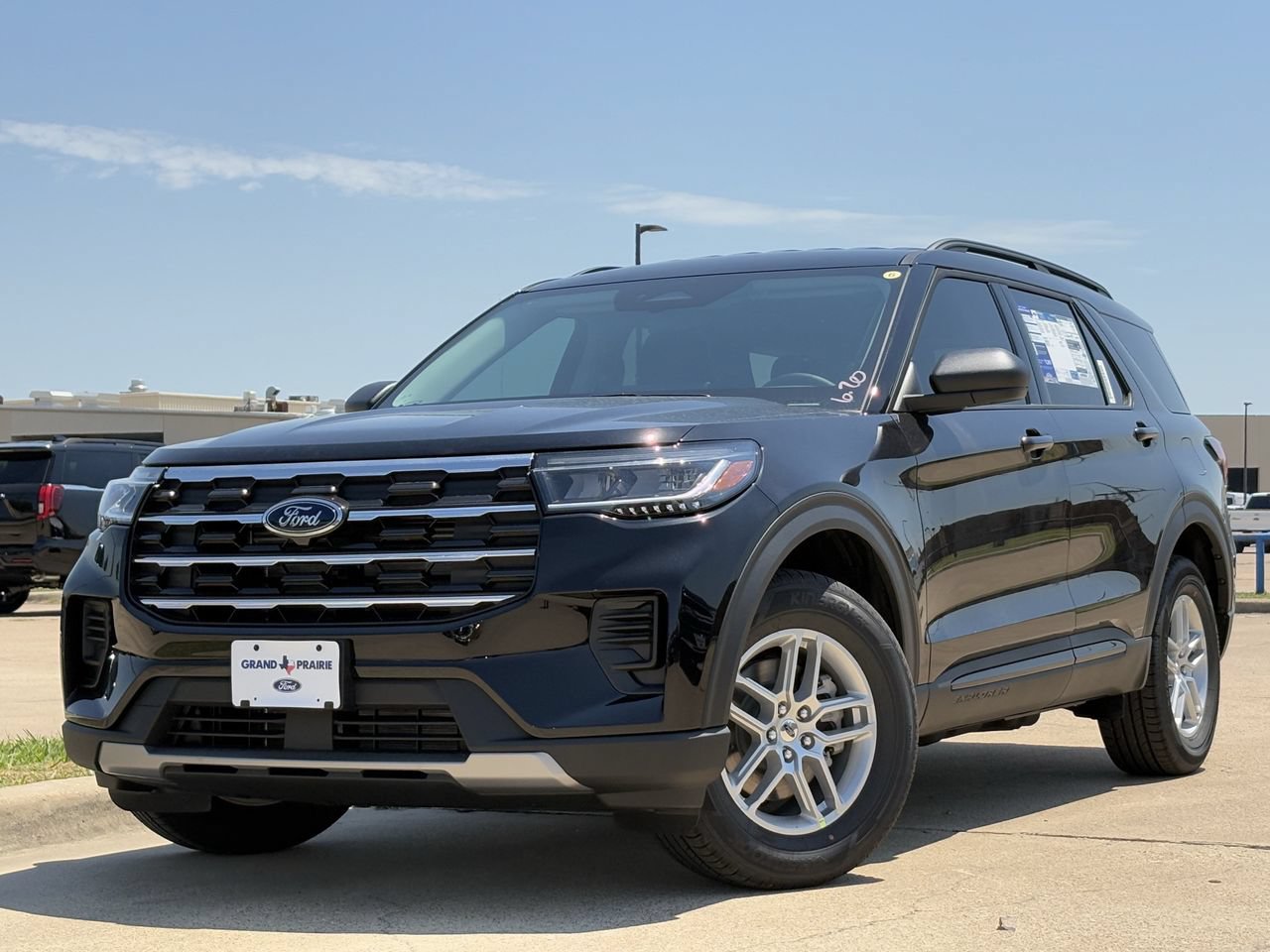New 2026 Ford Explorer Active AWD/4WD image 2