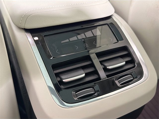 Used 2023 Volvo XC60 B5 Ultimate w/ Protection Package image 26